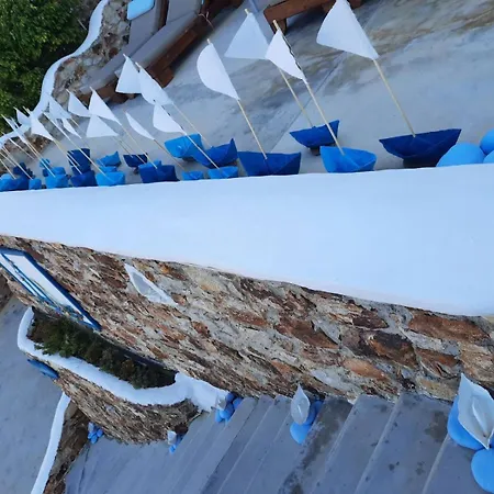 Amfitriti Serifos * Livadi (Serifos)