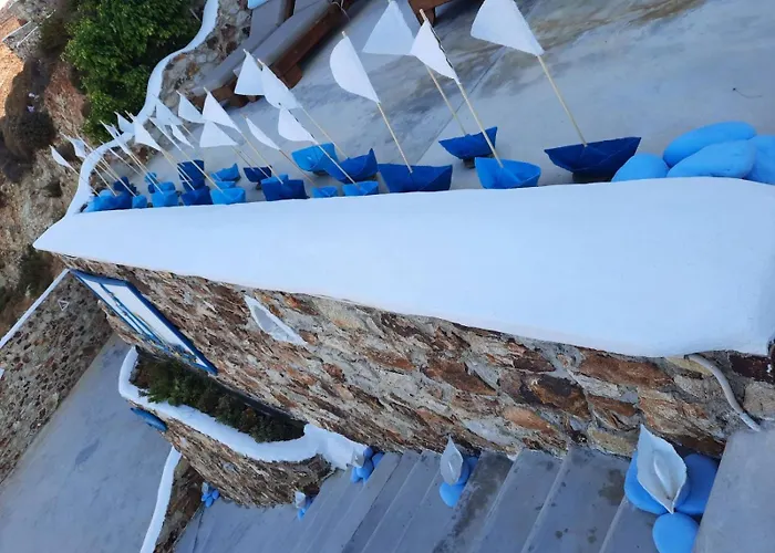 Amfitriti Serifos * Livadi (Serifos)