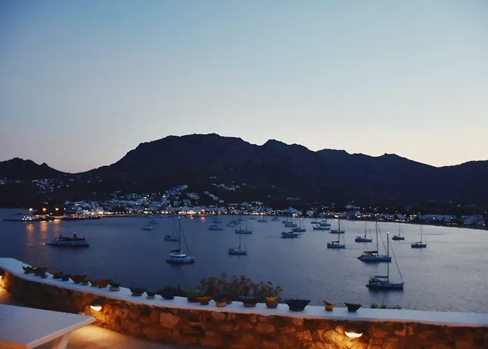 Amfitriti Serifos * Livadi (Serifos)